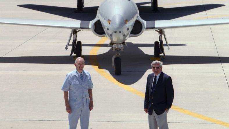 走出体制的臭鼬工厂